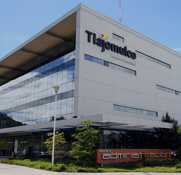 ¡Caos en Tlajomulco! Falla en el sistema paraliza pagos de predial, agua y trámites. Miles de ciudadanos no pueden realizar trámites en el CAT. ¿La razón? El exfuncionario que poseía las contraseñas del servidor falleció