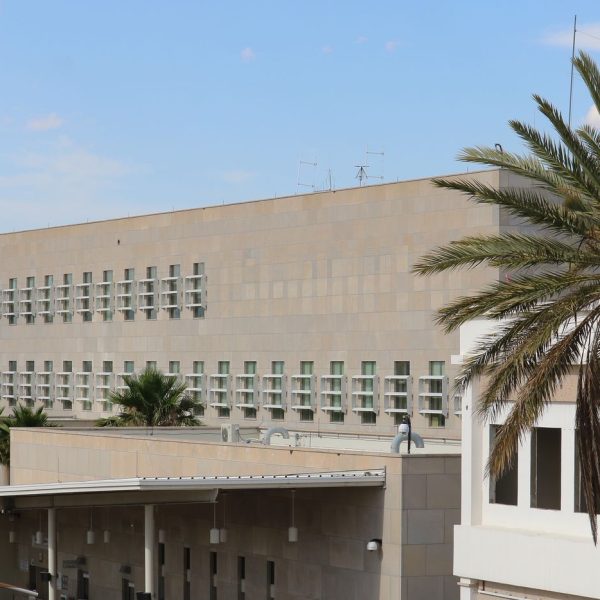 Mueren mando de la AEI y dos instructores de la Embajada de EU tras volcadura en Chihuahua