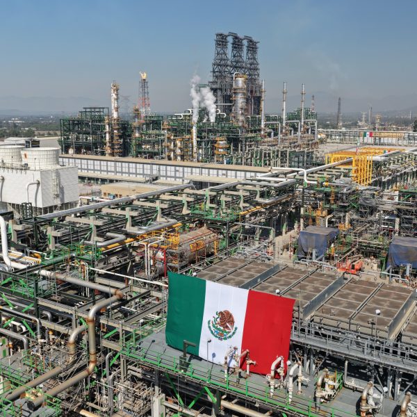 JAPÓN RECURRE AL PETRÓLEO MEXICANO. Ante la crisis en Medio Oriente y la amenaza en el estrecho de Ormuz, Japón acuerda importar 1 millón de barriles de crudo de @Pemex para asegurar su energía