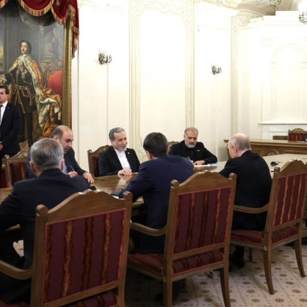 Putin cierra filas con Irán y ofrece mediación clave para frenar la guerra con EE. UU.