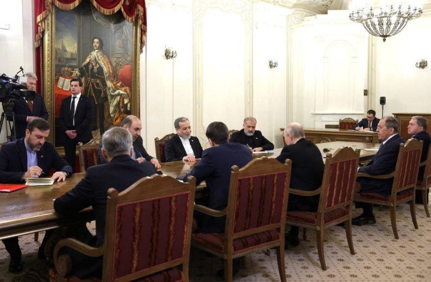 Putin cierra filas con Irán y ofrece mediación clave para frenar la guerra con EE. UU.