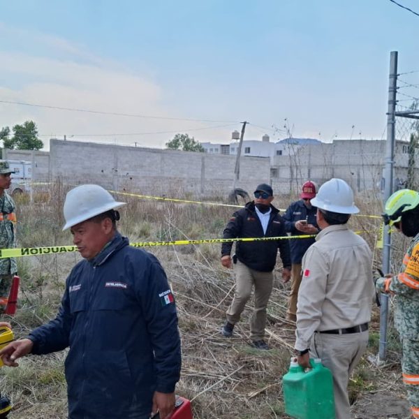 #Entérate Colapsa «huachitúnel» en Acolman: Autoridades rescatan 4 cuerpos sin vida. La extracción ilegal de combustible cobra una nueva tragedia en el #EdoMéx