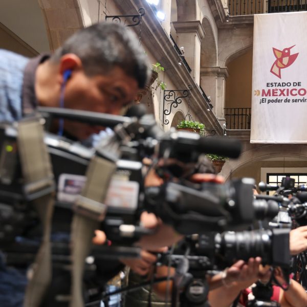 Delfina Gómez impulsa reforma histórica para blindar a periodistas y defensores en el Edomex ️️ Propone acceso al IMSS, apoyos funerarios, becas y la reestructuración del Mecanismo de Protección