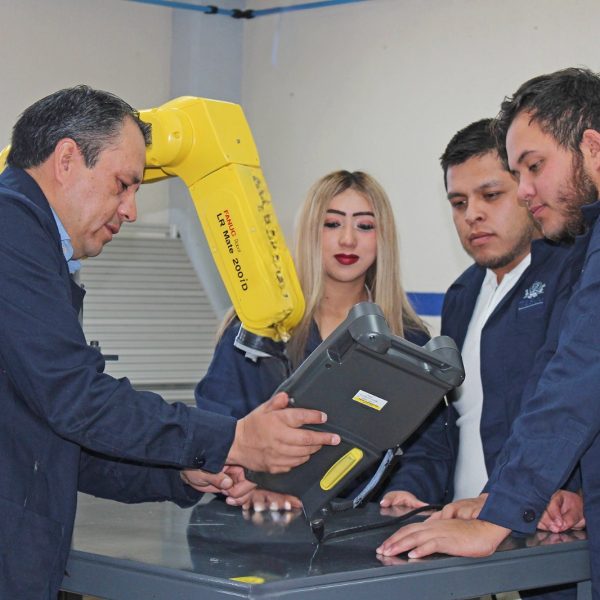 El EdoMéx lanza las #BecasBienestar para universitarios y docentes